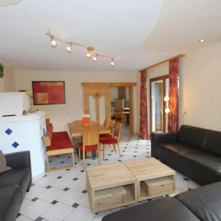Lovely Chalet In With Private Garden Vakantiehuis *