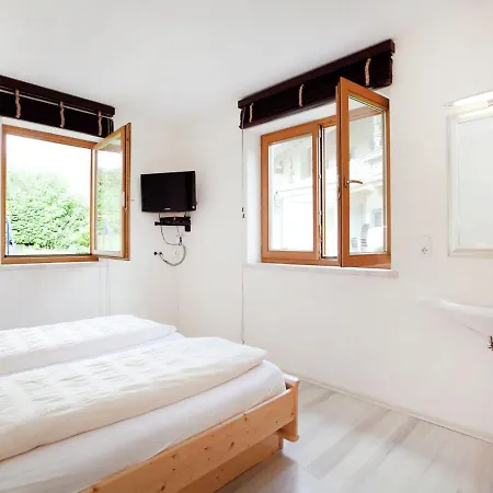 Lovely Chalet In With Private Garden * מאיירהופן