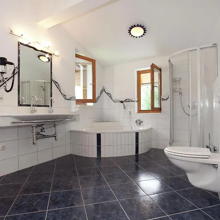 Lovely Chalet In With Private Garden מאיירהופן