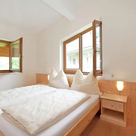 Lovely Chalet In With Private Garden בית נופש מאיירהופן