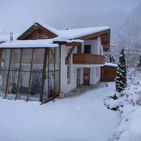 Lovely Chalet In With Private Garden Nyaraló Mayrhofen