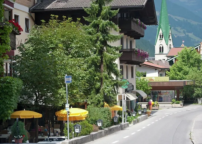 Lovely Chalet In With Private Garden * Mayrhofen