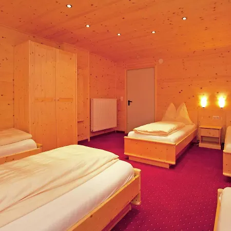 Lovely Chalet In With Private Garden Feriehus *