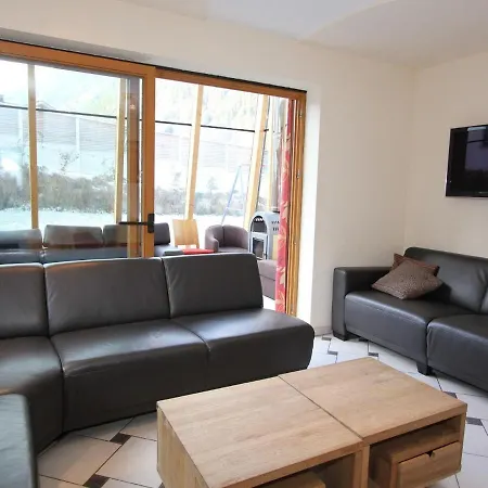 Lovely Chalet In With Private Garden Feriehus