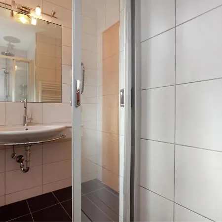 Lovely Chalet In With Private Garden * Mayrhofen