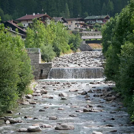 Lovely Chalet In With Private Garden Feriehus