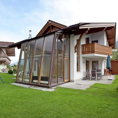 Lovely Chalet In With Private Garden Feriehus