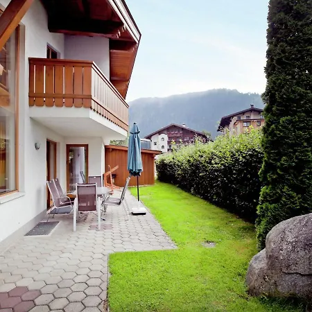 Lovely Chalet In With Private Garden Feriehus