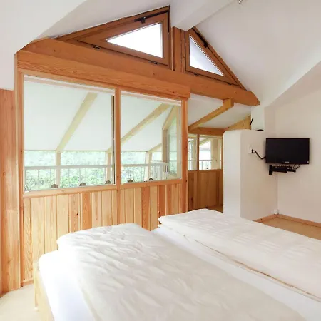 Lovely Chalet In With Private Garden Feriehus *