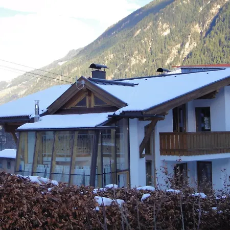 Feriehus Lovely Chalet In With Private Garden